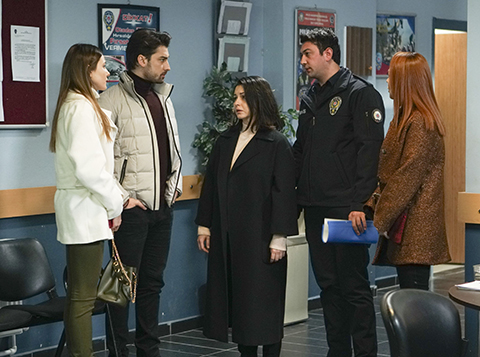 Elimi Bırakma... FATMA YAKAYI ELE VERİR!