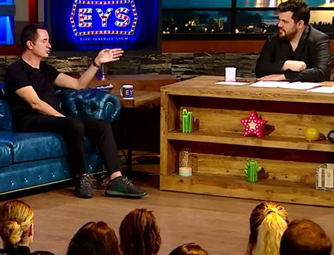 Itır Esen... GÖZLERİNİ PATRONUNDAN AYIRMADI!