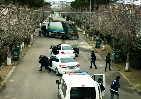 Çarpışma... EMNİYETTEKİ KÖSTEBEK BULUNUR!