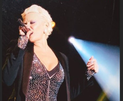 Sıla... AMSTERDAM'DA TRANSPARAN TULUMU NEFES KESTİ!