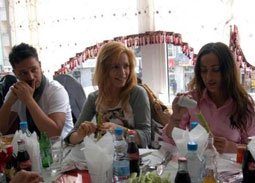 Murat Boz-Helin Avşar-Sadettin Saran... HAKKARİ'DE SİNEMA AÇTILAR!