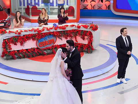 Yaparsın Aşkım... İLKER AYRIK'TAN DÜĞÜN SÜRPRİZİ!