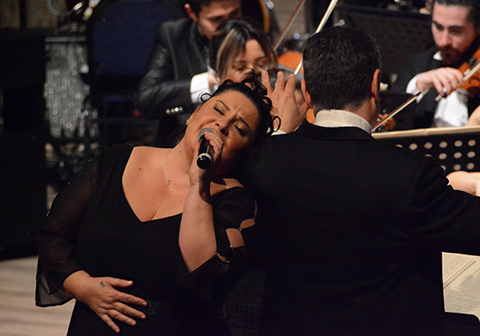 Aslı Omağ... SEVGİLİLER GÜNÜ'NDE BÜYÜLEYEN KONSER!