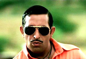 Cem Yılmaz...MEDYADAN KORUNUYOR!...