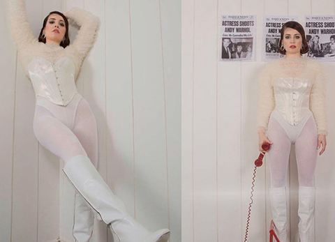 İrem sak... YATAK POZU!