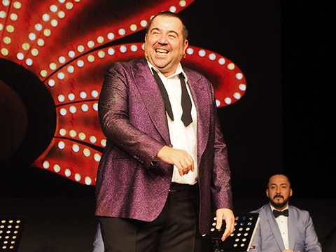 Ata Demirer... GAZİNOSUNU KIBRIS'A TAŞIDI!