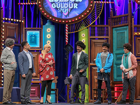 Güldür Güldür Show... TERAPİST SUZAN ERKEKLERE YARDIMCI OLUYOR!