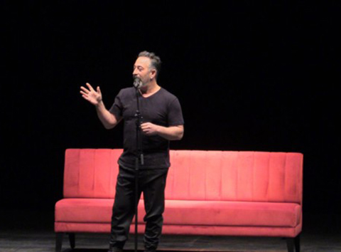 Cem Yılmaz... SENARYOYA 'DEFNE'Yİ DE EKLEDİ!