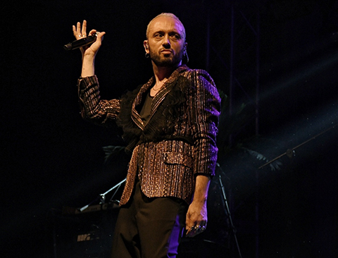 Mabel Matiz... HAYRANLARI YAĞMUR-ÇAMUR DİNLEMEDİ!