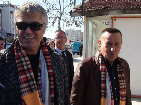 Cengiz Kurtoğlu... KAPI KAPI DOLAŞIP OY İSTEDİ!..