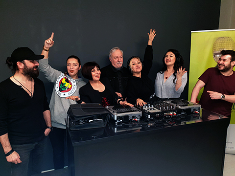 MEME ENSTİTÜSÜ İÇİN SÜRPRİZ ŞARKI