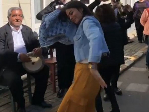 Demet Özdemir... SETTE GÖBEK ŞOV!..