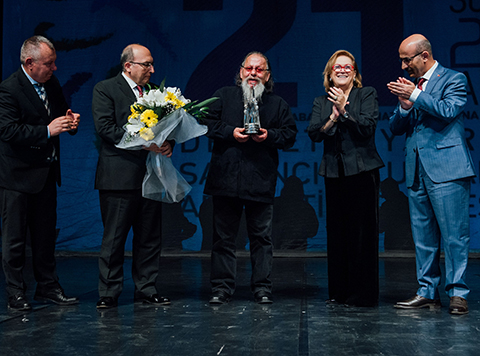 Sakıp Sabancı Yaşam Boyu Başarı Ödülü... IŞIL KASAPOĞLU'NA TAKDİM EDİLDİ!