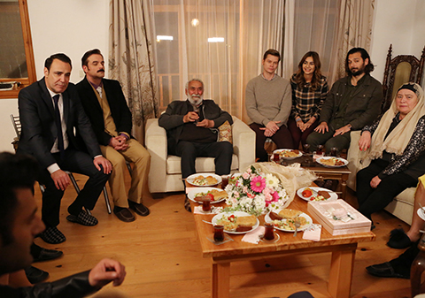 Kalk Gidelim... KİM HAMİLE?