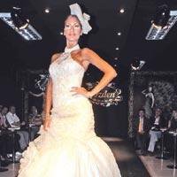 Çağla Şikel... DOKTOR İZNİYLE PODYUMDA!