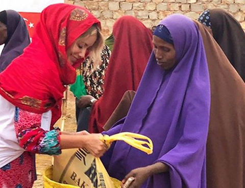 Gamze Özçelik... AFRİKA YOLCUSU!..