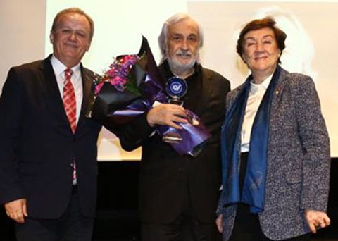 Müjdat Gezen... 'CUMHURİYET' ÖDÜLÜ!