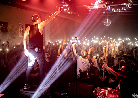 maNga... SAHNEDE SÜRPRİZ DÜET!