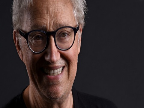 Sina Koloğlu... "GECEDEN SABAHA" YAYINDA!..