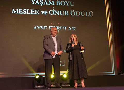 Ayşe Erbulak... ÖDÜL SEVİNCİ!