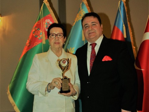 Bengü Bilik... "MESLEKTE 50. YIL ÖDÜLÜ"!..