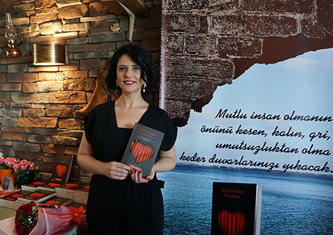 Nazan Arısoy... 'AŞKA KADAR KAPALIYIZ' RAFLARDA!