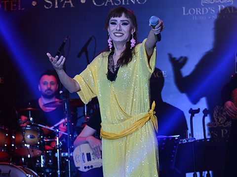 Yıldız Tilbe... 'PEYNİR ALMAK İÇİN PAZARA ÇIKIYORUM'