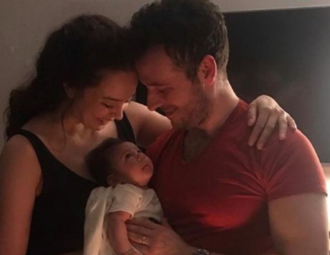 Azra Akın Koru...HEM FİZİĞİ, HEM RUHU GÜZEL!