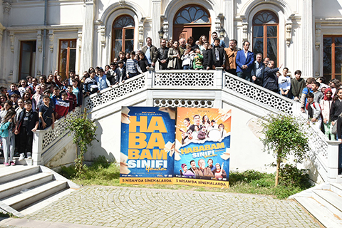 Hababam Sınıfı Yeniden...3 HAFTADIR ZİRVEDE!