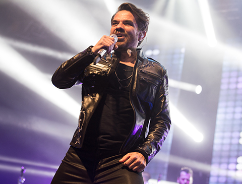 Kenan Doğulu...HEM YENİ, HEM ESKİ ŞARKILARIYLA ÇOŞTURDU!