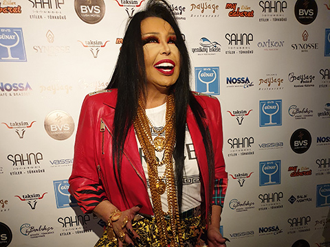 Bülent Ersoy… "RUHUM GENÇ, NÜFUS KAĞIDI YAŞIM TOPRAĞA BAKIYOR!"