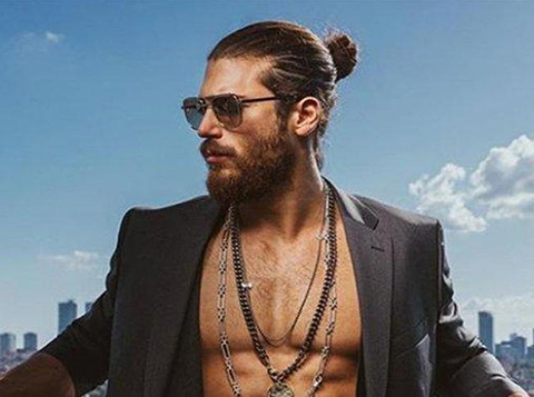 Can Yaman... DEDESİNİ KAYBETTİ!