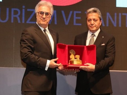 Tamer Karadağlı... TURİZME KATKI ÖDÜLÜ!..