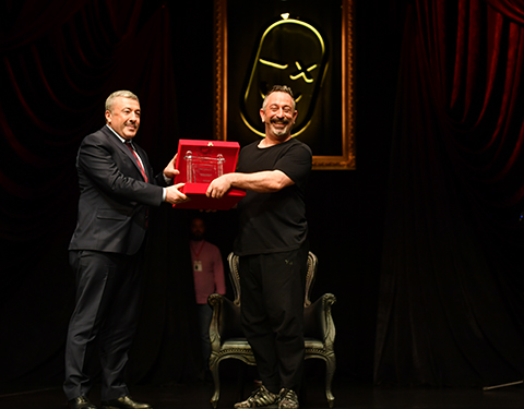 Cem Yılmaz... TEYEV İÇİN GÜLDÜRDÜ!