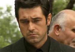 Burak Hakkı... DUVARLARI KIRMIŞ!