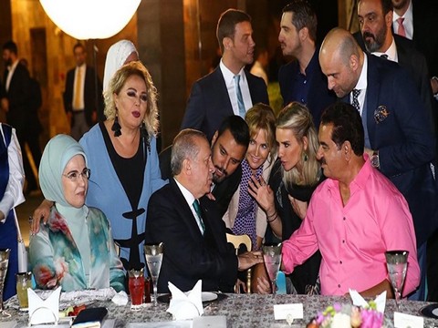 Star yazarı Ersoy Dede... "BAŞI AĞRIDIĞINDA SOLUĞU KÜLLİYEDE ALAN SANATÇILAR NEREDE?"..