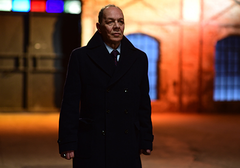 Halka... AYIN KARANLIK YÜZÜ!