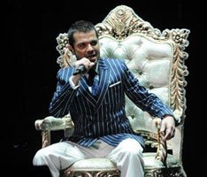 Kenan Doğulu... İLK "PATRON" KONSERİNİ VERDİ!