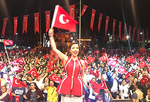 Burcu Güneş...MUĞLA'DAN ÖZGÜRLÜK VE BAYRAM MESAJI!