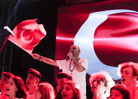 Gripin...MUDANYA'DA 19 MAYIS ATEŞİ!