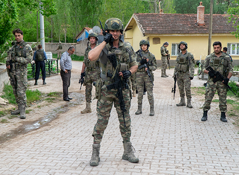 Savaşçı... KÖYDE ÇATIŞMA SESLERİ!