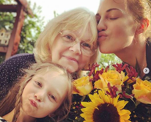 Meryem Uzerli...ÜÇ KUŞAK BİR ARADA!