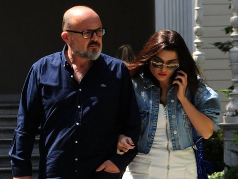 Hande Erçel... BABASININ YANINDA UTANDIRAN SORU!..