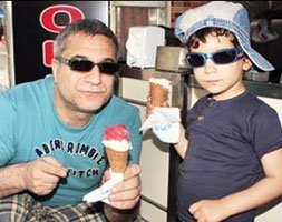 Mehmet Ali Erbil... BABA-OĞUL KEYİF YAPTI!