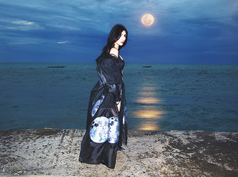 Hande Yener...'KUŞ'UNU UÇURDU!