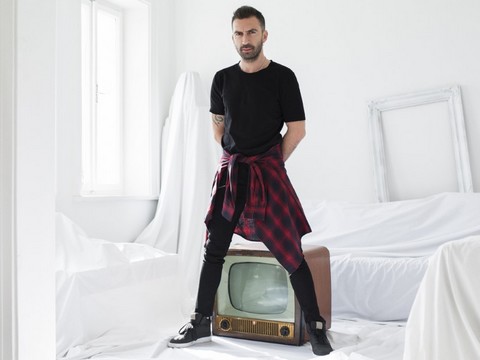 Erdem Yener... "CEVİZ AĞACI"  İLE BAMBAŞKA BİR SAUND!..