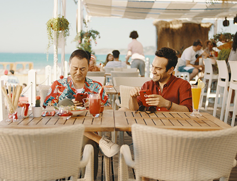 Buğra Gülsoy - Serdar Ortaç...PLAJ MACERALARI!