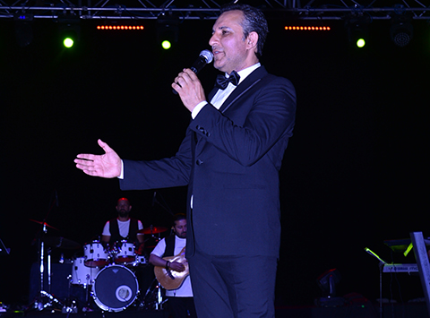 Rafet El Roman...KADIN HAYRANINDAN  'JAMES BOND' İLTİFATI!