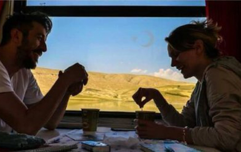 Farah Zeynep Abdullah...DOĞU EKSPRESİ İLE DEDE TOPRAĞINA GİTTİ!