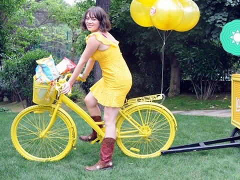 Demet Evgar... PATATES CİPSİ İLE PİKNİK KEYFİ!..